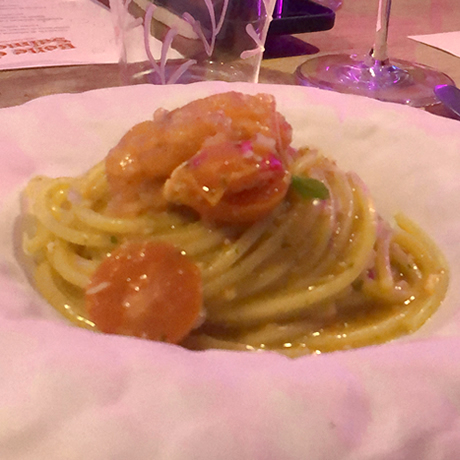 Spaghetti risottati nel filetto di salmone Upstream